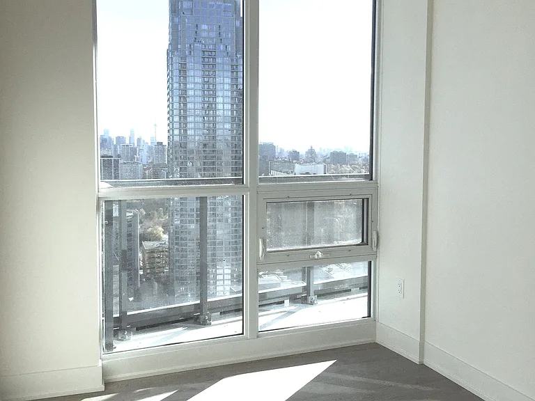 30 Roehampton Ave #2802 — Photo 13