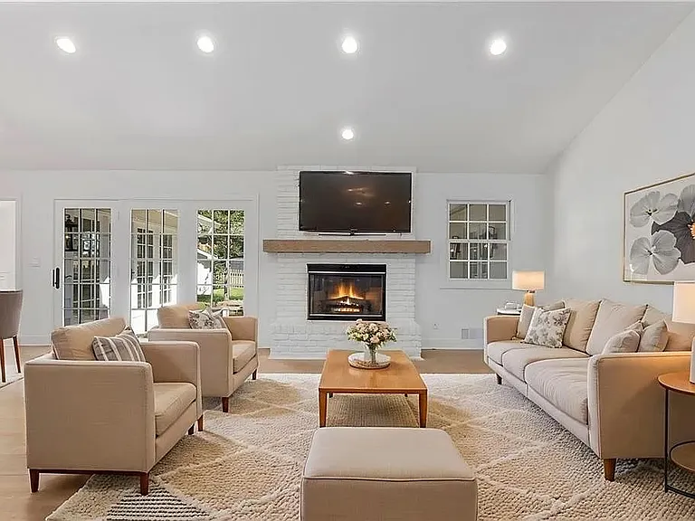 8105 Rosewood Dr — Photo 48