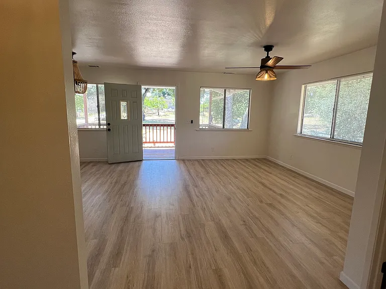10125 Atascadero Ave #B — Photo 7