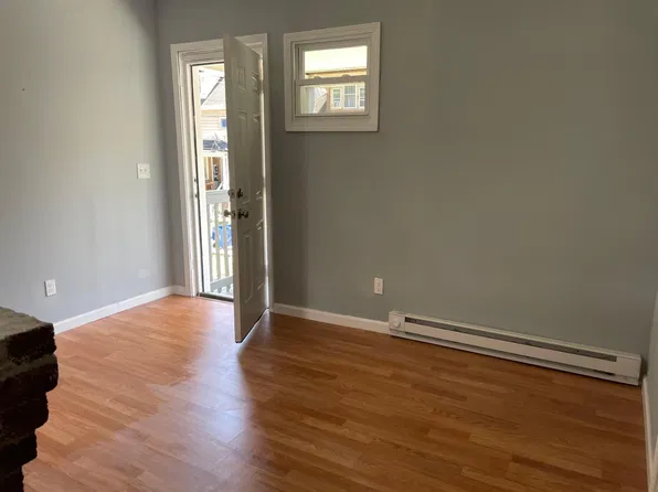 196 Buckingham St #1, Waterbury, CT 06710