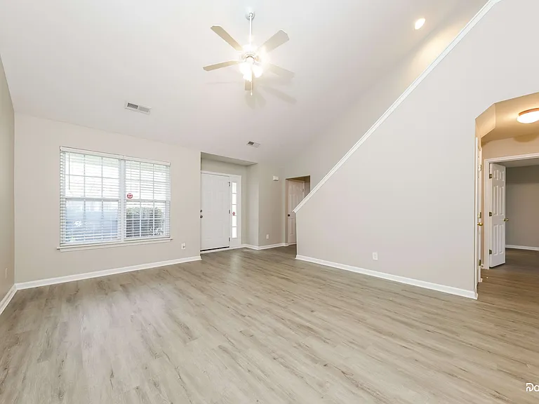 124 Dunbarton Ct — Photo 5