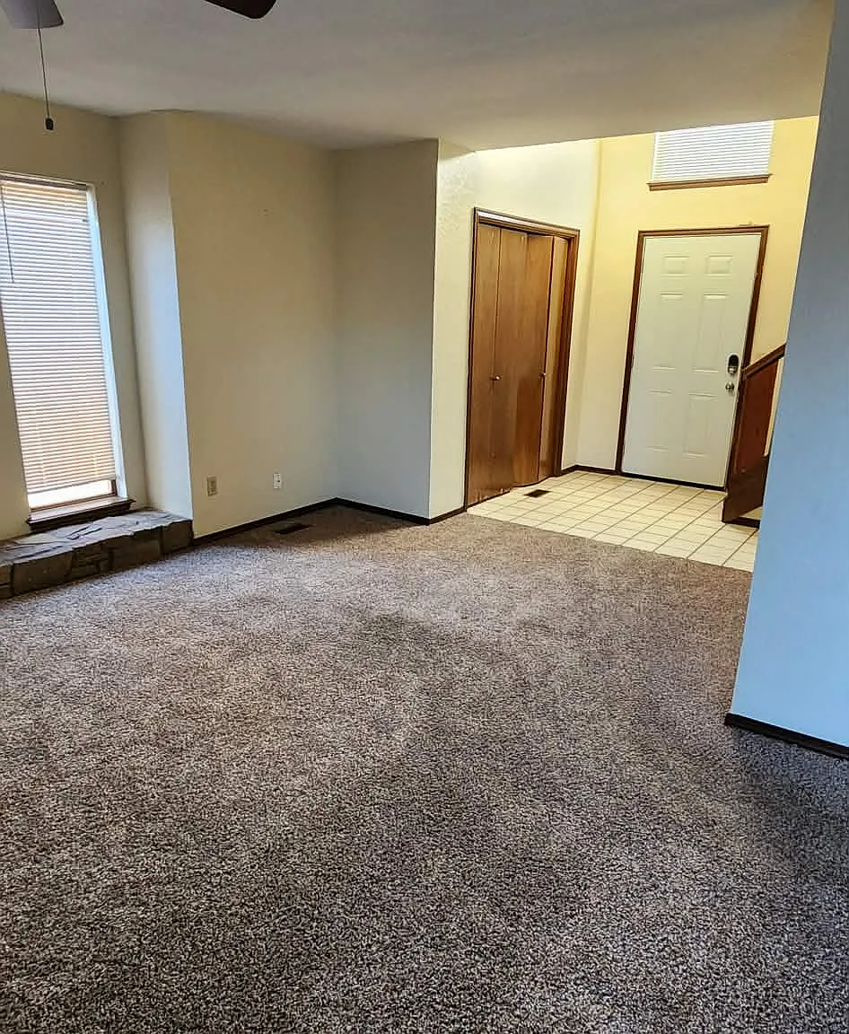 3 bed, 2.5 bath, 1521 sqft, $1,400 — Photo 1