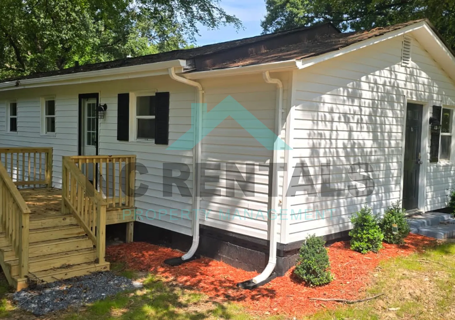Inviting & Spacious 3-Bed, 2-Bath Home | 1041 Short St, Salisbury, NC — Photo 2