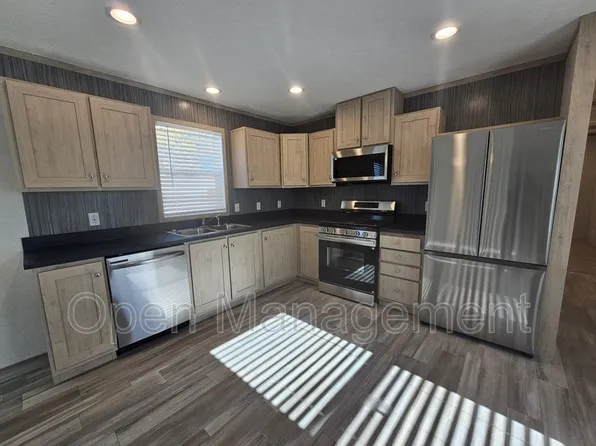 700 S 12th St, Bismarck, ND