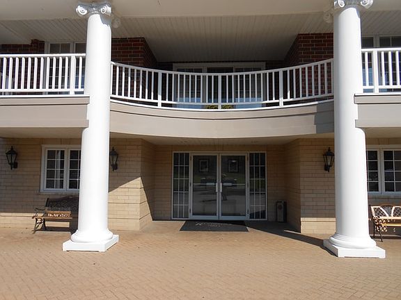 3rd image of 7091 W Touhy Ave APT 410