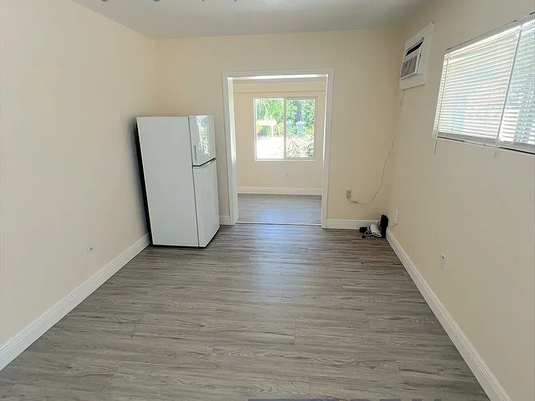 1615 Stickney Point Rd #1 — Photo 8