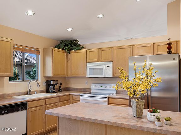 5th image of 2418 E Stone Stable Dr