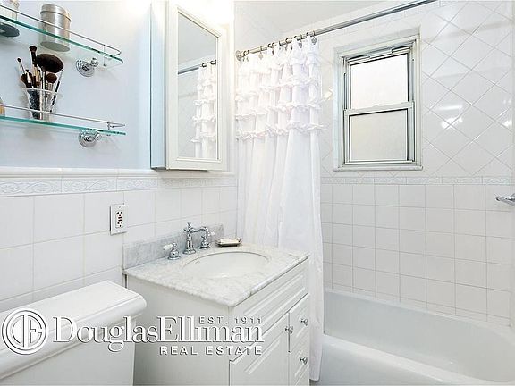 4th image of 340 E 80th St #18R