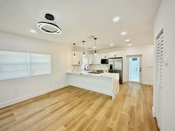 2nd image of 931 N J St #B