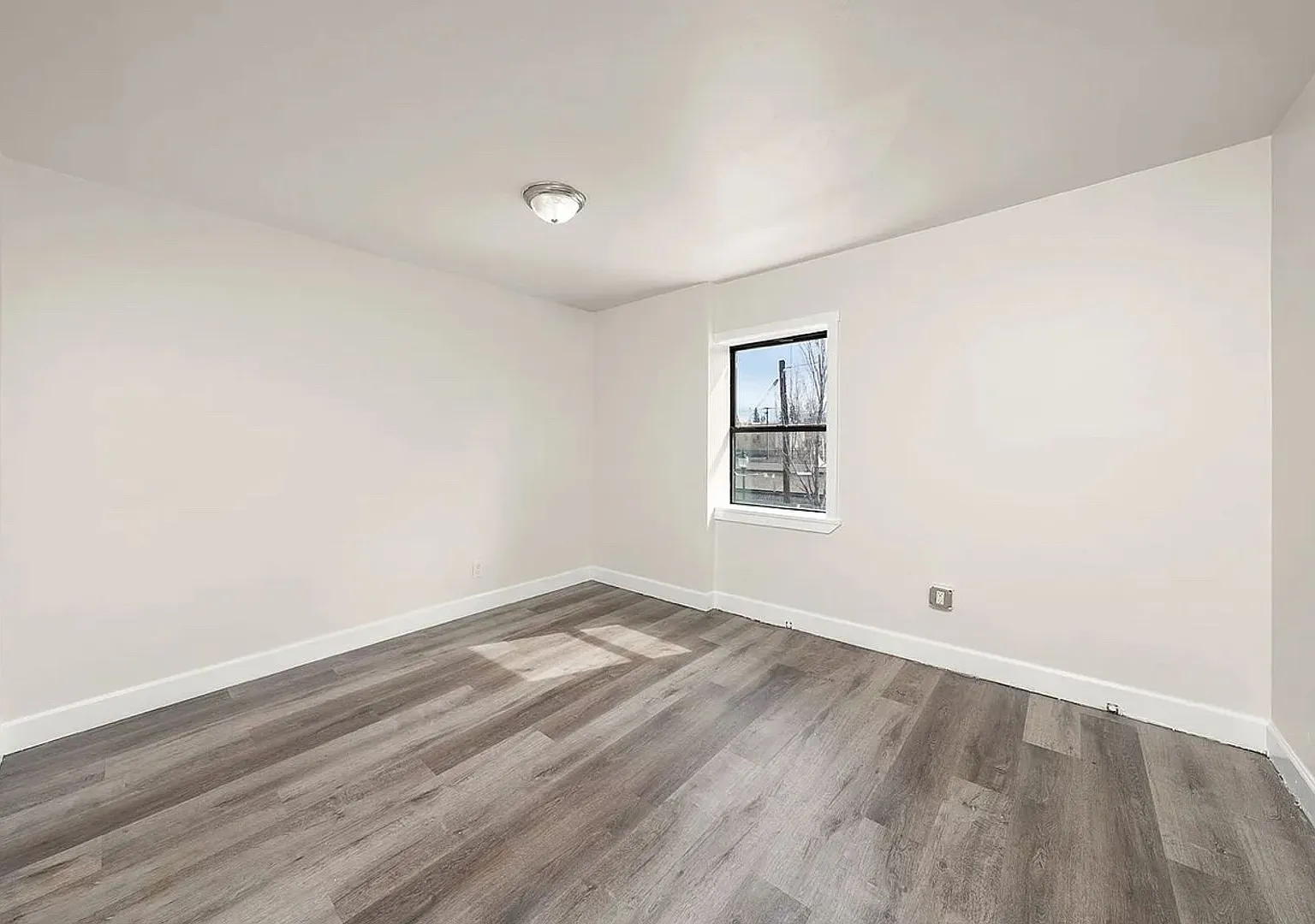 Studio, 700 sqft, $1,300 — Photo 3
