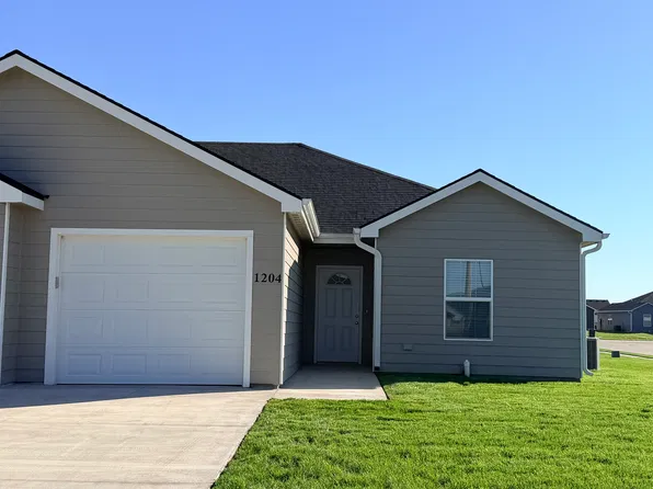 1204 Fountain Dr, Salina, KS 67401