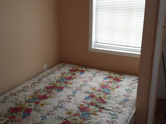 5th image of 26636 Hales St