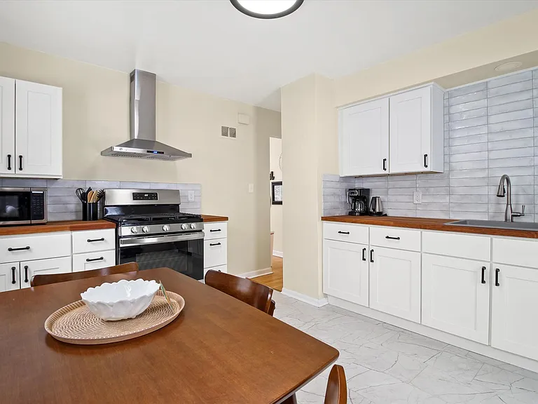 5952 N Lydell Ave — Photo 6