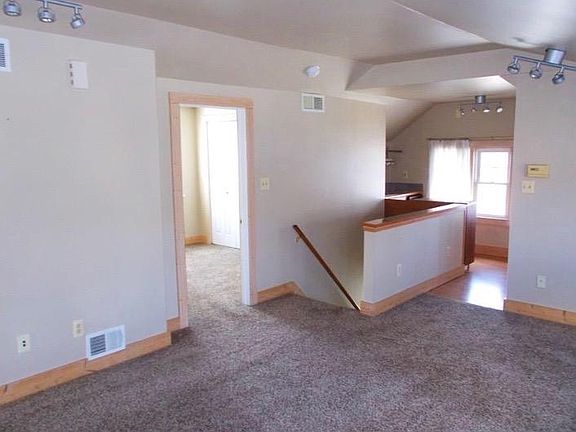 3rd image of 208 California Ave #2485506566