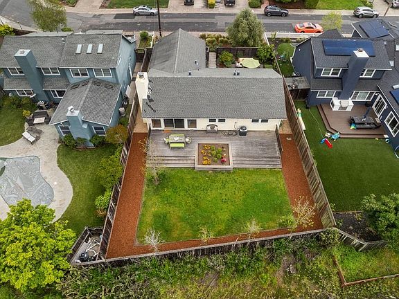 3rd image of 9 Paloma Dr