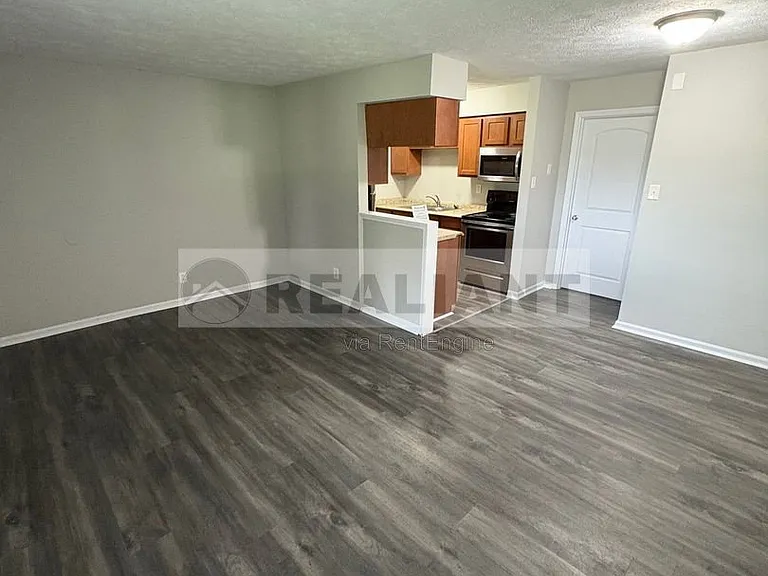 2021 Cambridge Dr #10 — Photo 10