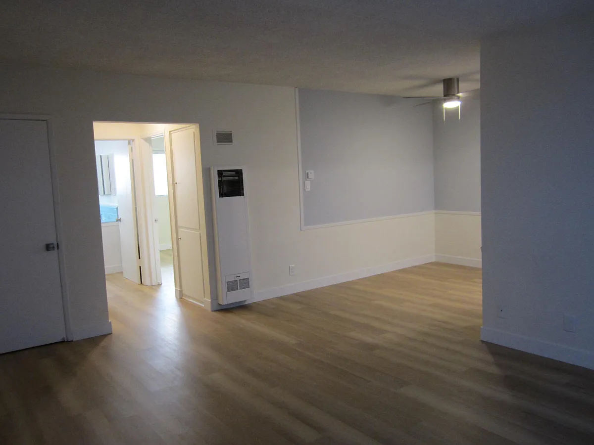 Building Photo - 11816 Goshen Ave #2