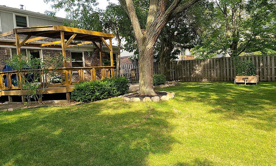 2nd image of 44939 Quaker Hill Dr