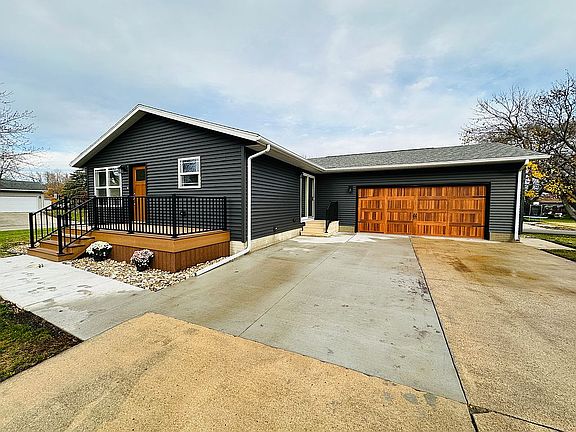 3rd image of 800 Lincoln Dr