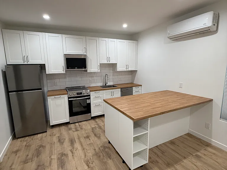 1509 N Hollywood Way #C — Photo 22
