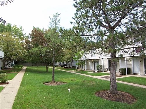 3rd image of 421 Meadow Green Ln