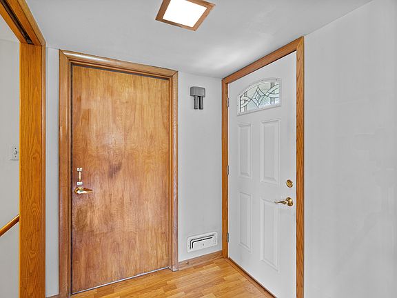 2nd image of 304 Knell Ln