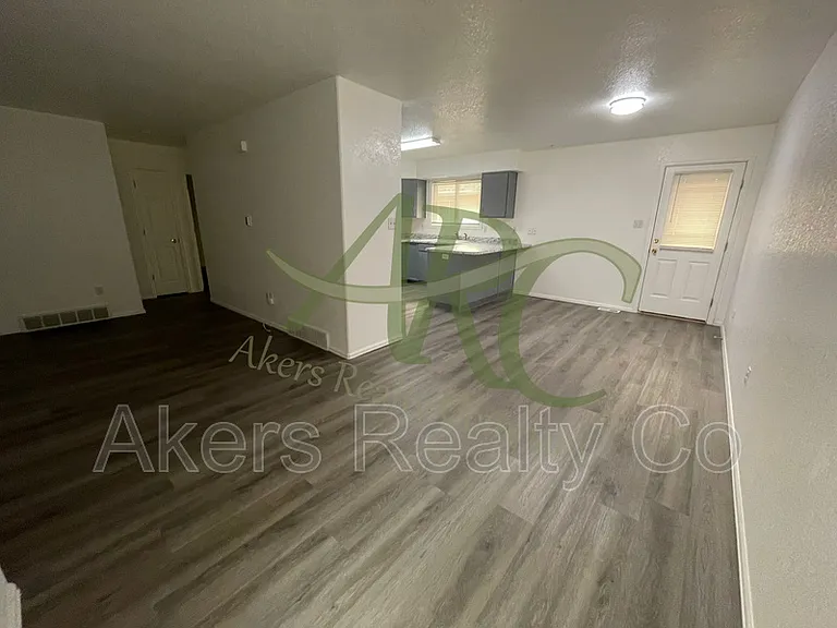 2722 Poplar St #B — Photo 8