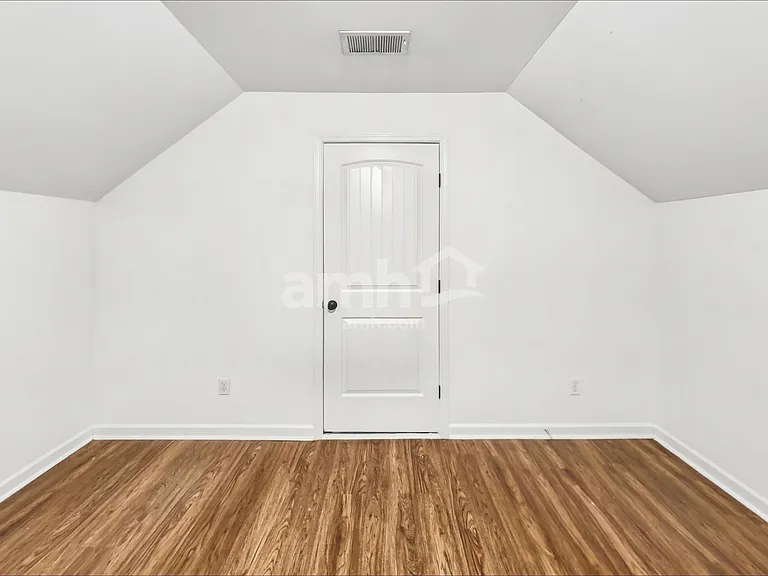 5966 Armadale Dr — Photo 14