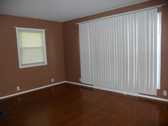 3rd image of 2135 Crawford St