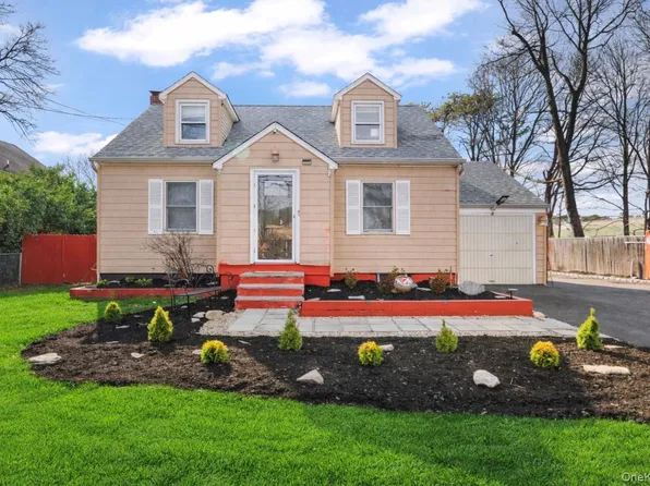 824 Lincoln Avenue, Bohemia, NY 11716