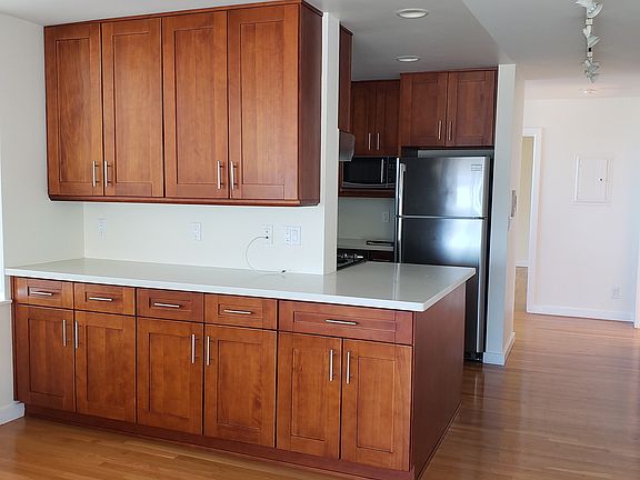 3rd image of 1040 Greenwich St