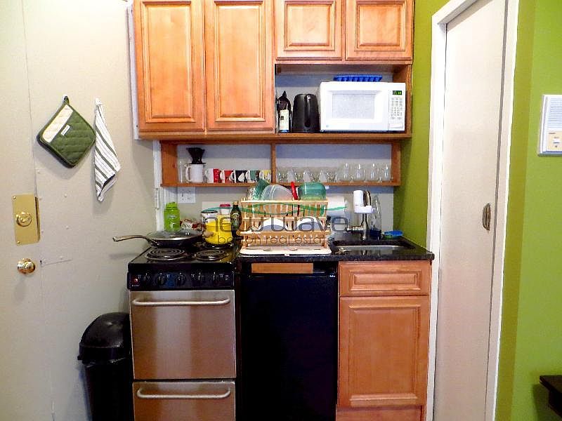 2nd image of 18 Cumberland St #1