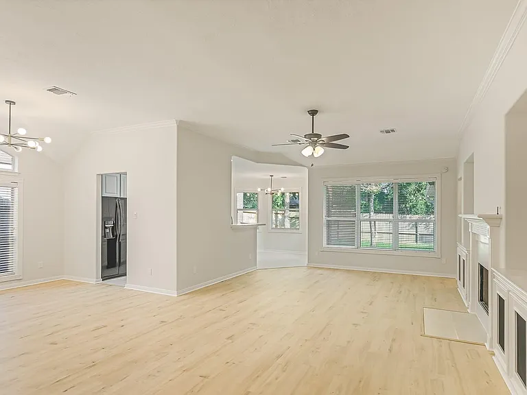 71 N Queenscliff Cir — Photo 2