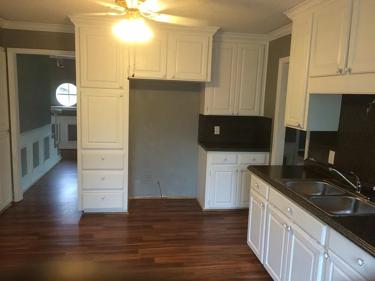 1703 Delano St — Photo 20