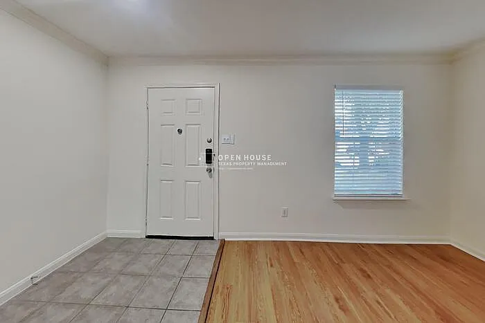 3 bed, 2.5 bath, 1960 sqft, $1,975 — Photo 3