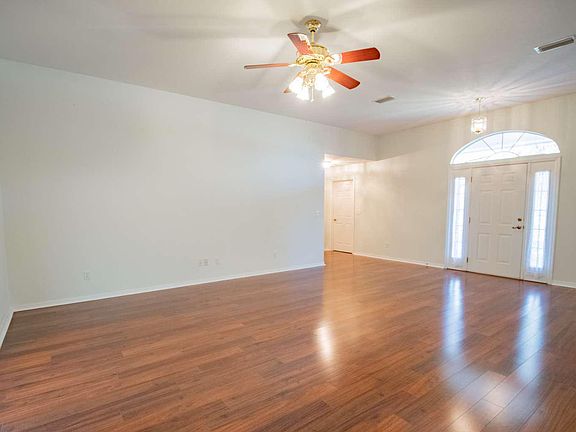 5th image of 301 NW Cutler Gln