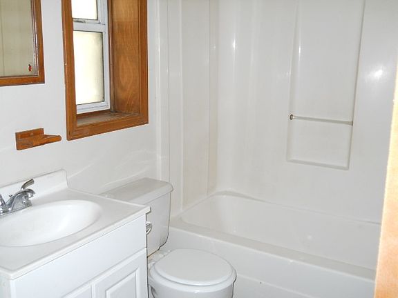 3rd image of 5573 Windermere Dr