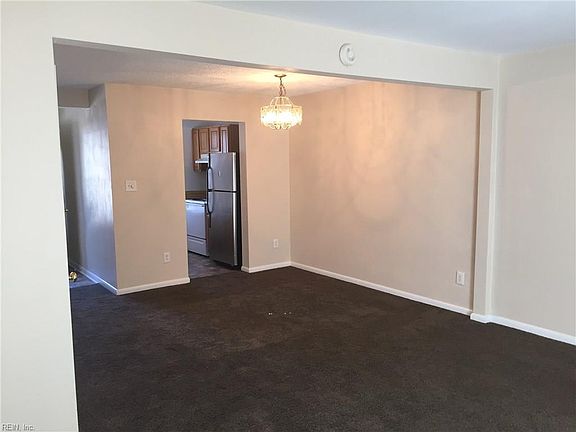 3rd image of 2641 Elliott Ave