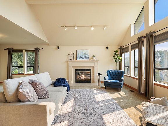 4th image of 2914 Cedar Avenue S