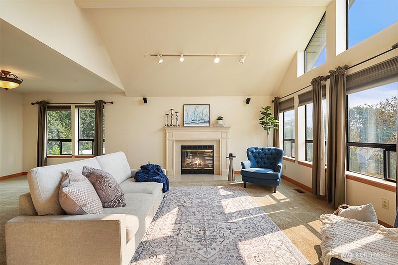 4th image of 2914 Cedar Avenue S