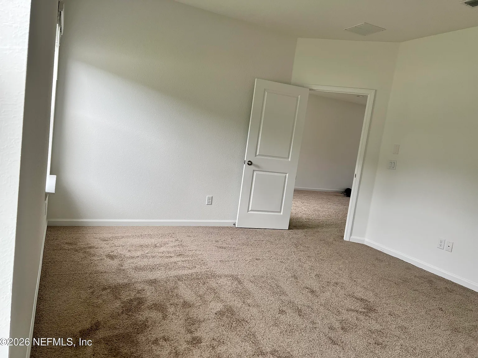 4 bed, 2.5 bath, 2052 sqft, $2,400 — Photo 4