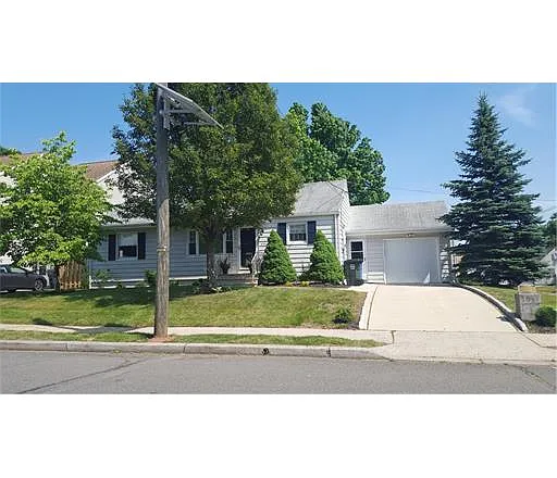 435 Fairview Ave photo 1