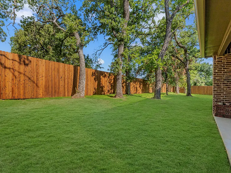 241 Gardenia Dr — Photo 51