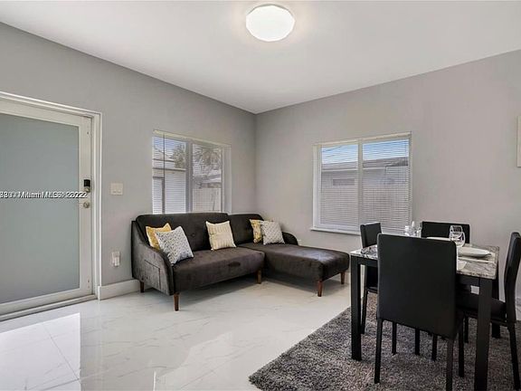 4th image of 1526 NE 110th St #B