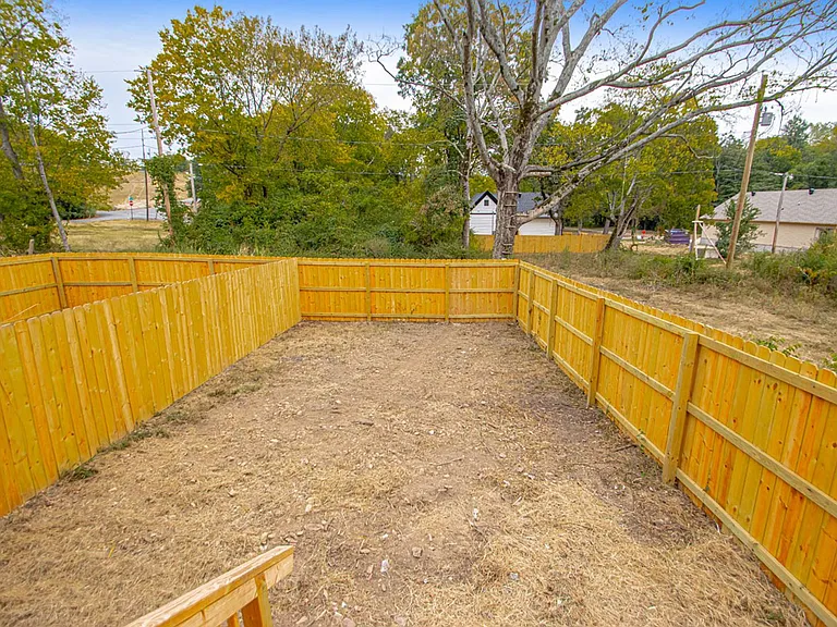223 S Park St — Photo 14