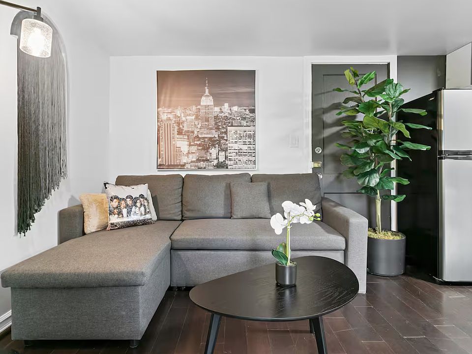 1st image of 1364 Catalpa Dr APT 4