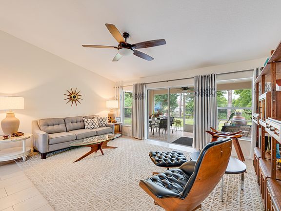 3rd image of 516 SE Crosspoint Dr. Drive