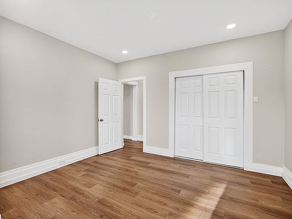 5th image of 3229 Elm St #1A