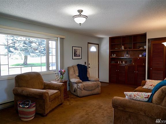 4th image of 4431 Wenatchee Dr NE