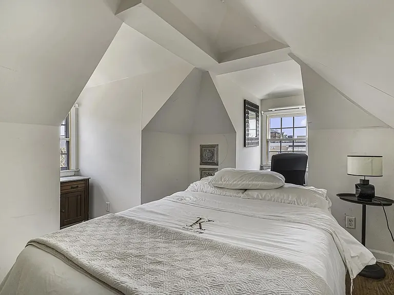 342 King St — Photo 11